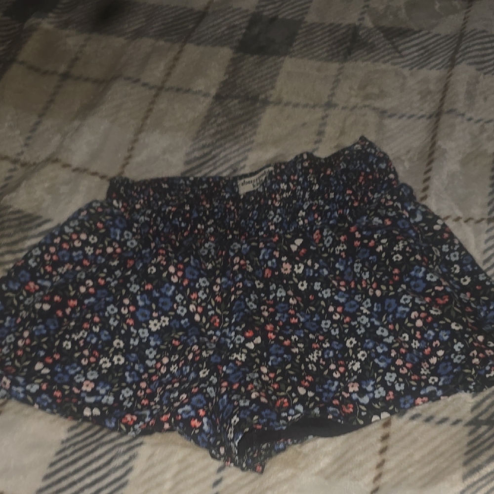 Abercrombie Kids Floral Patterned Shorts - Black, Blue, Red, White